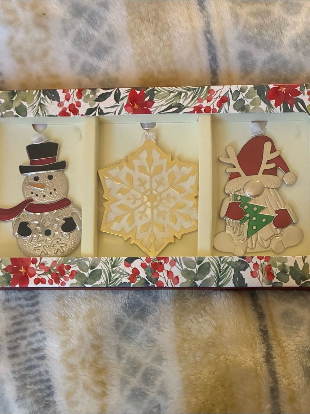 Laraine preowned inbox Holiday Ornament Set - Red, Gold, Cream Festive Trio